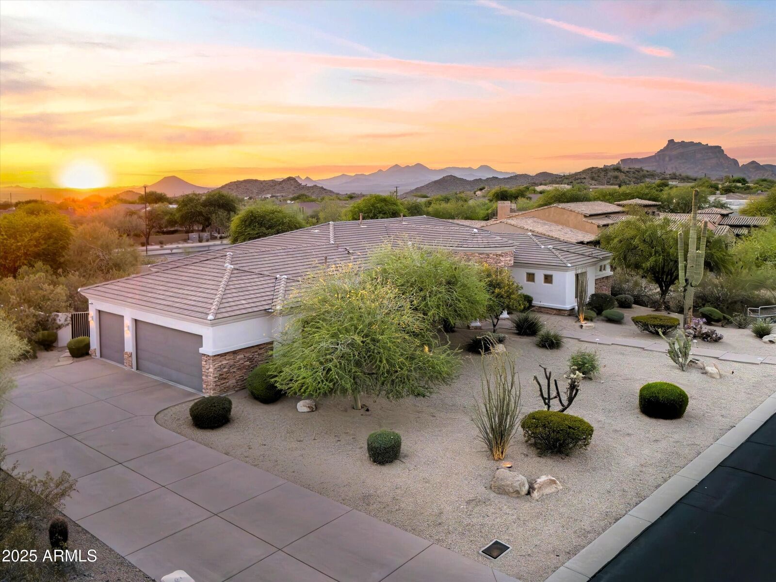 Property Photo: 3946 N Pinnacle Hills Circle AZ 85207