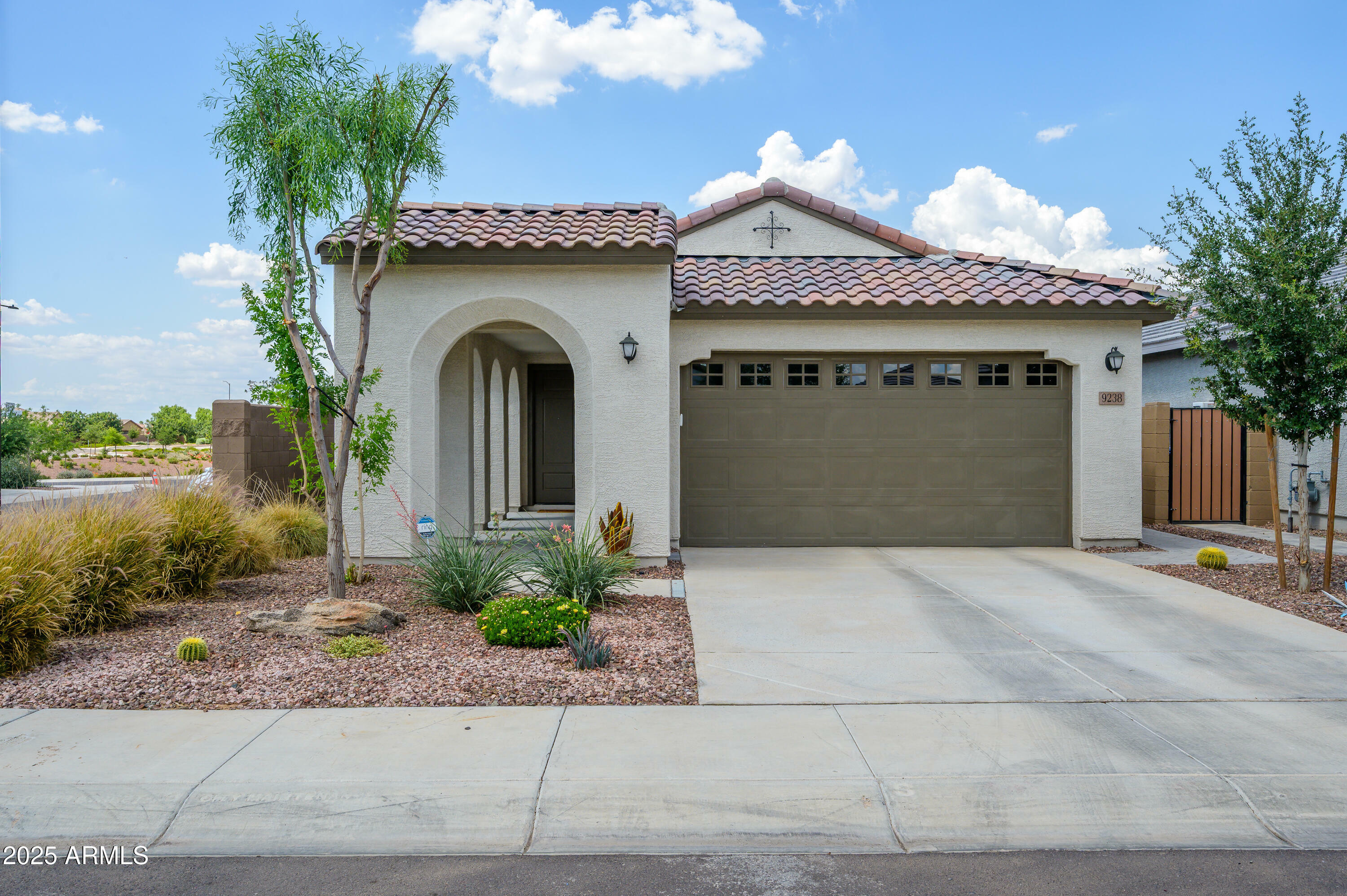 Property Photo: 9238 W Roma Avenue AZ 85037