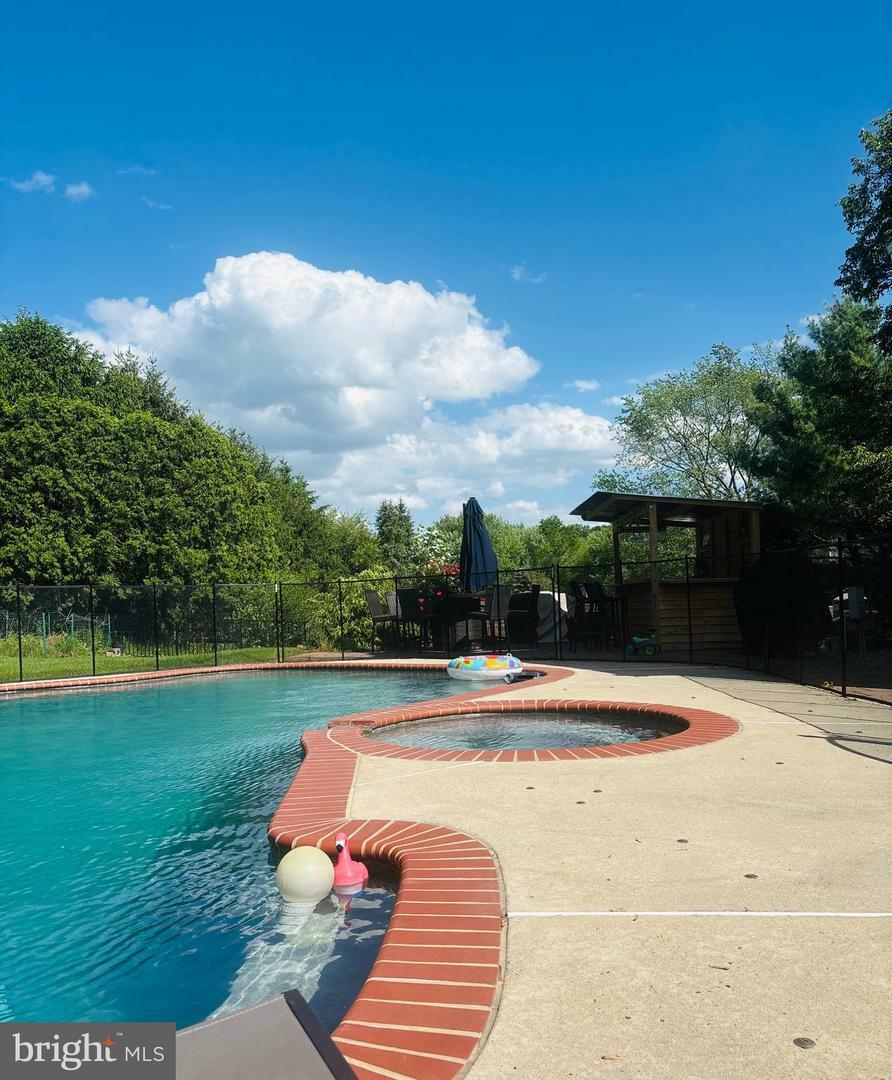 Property Photo: 6 Valley Circle PA 18901