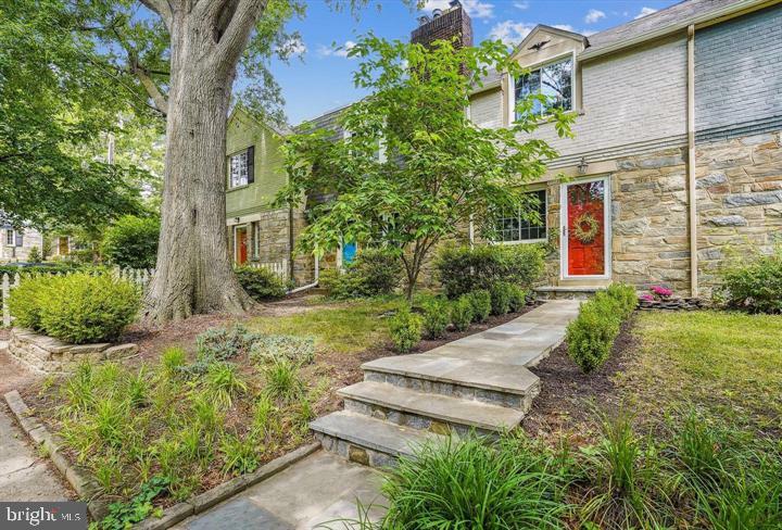 Property Photo: 705 Avon Place VA 22314