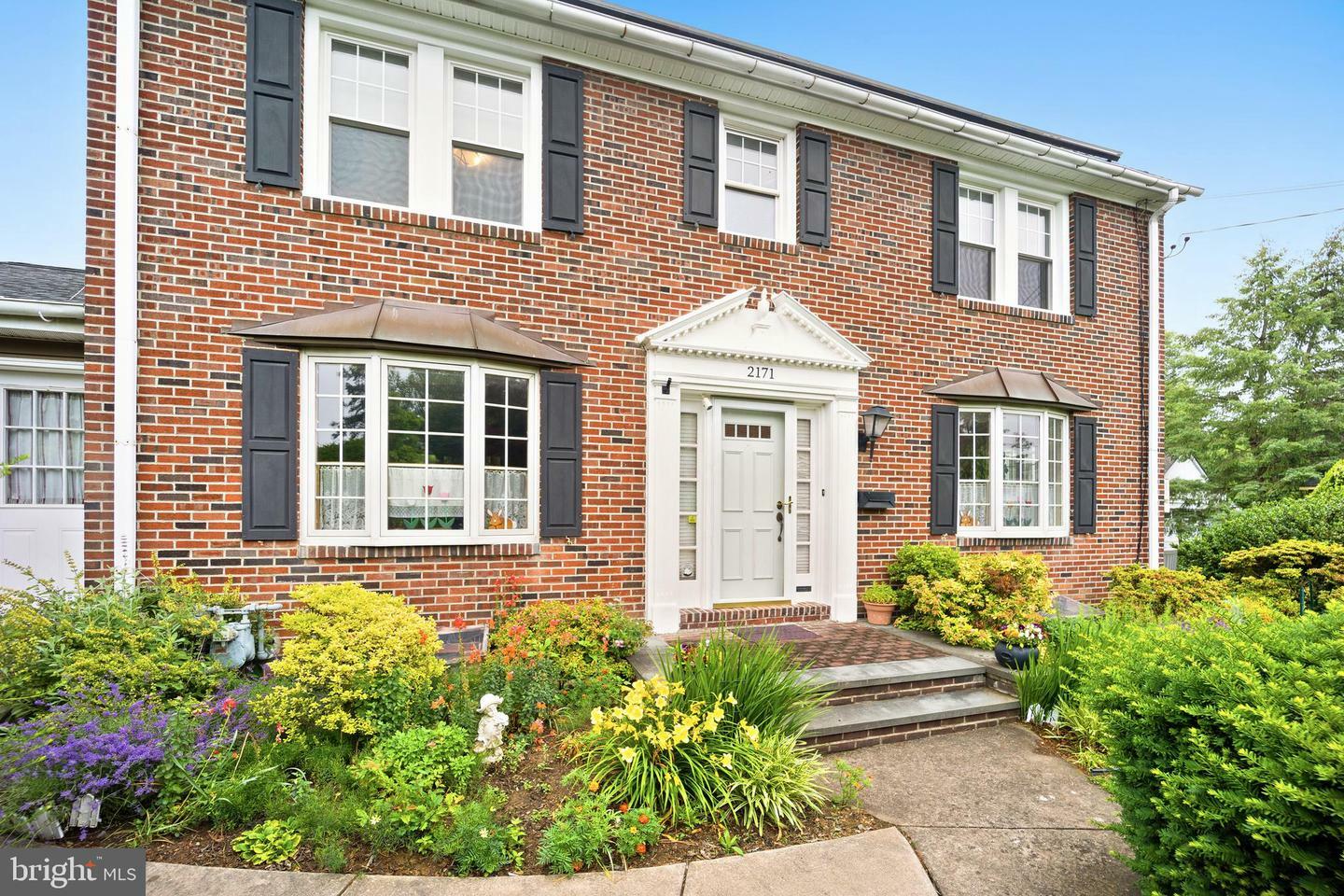 Property Photo: 2171 Kenmore Avenue PA 19038