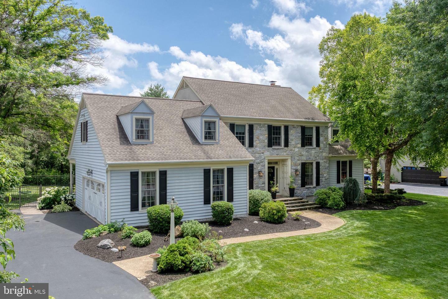 Property Photo:  1110 Oakmont Drive  PA 17601 