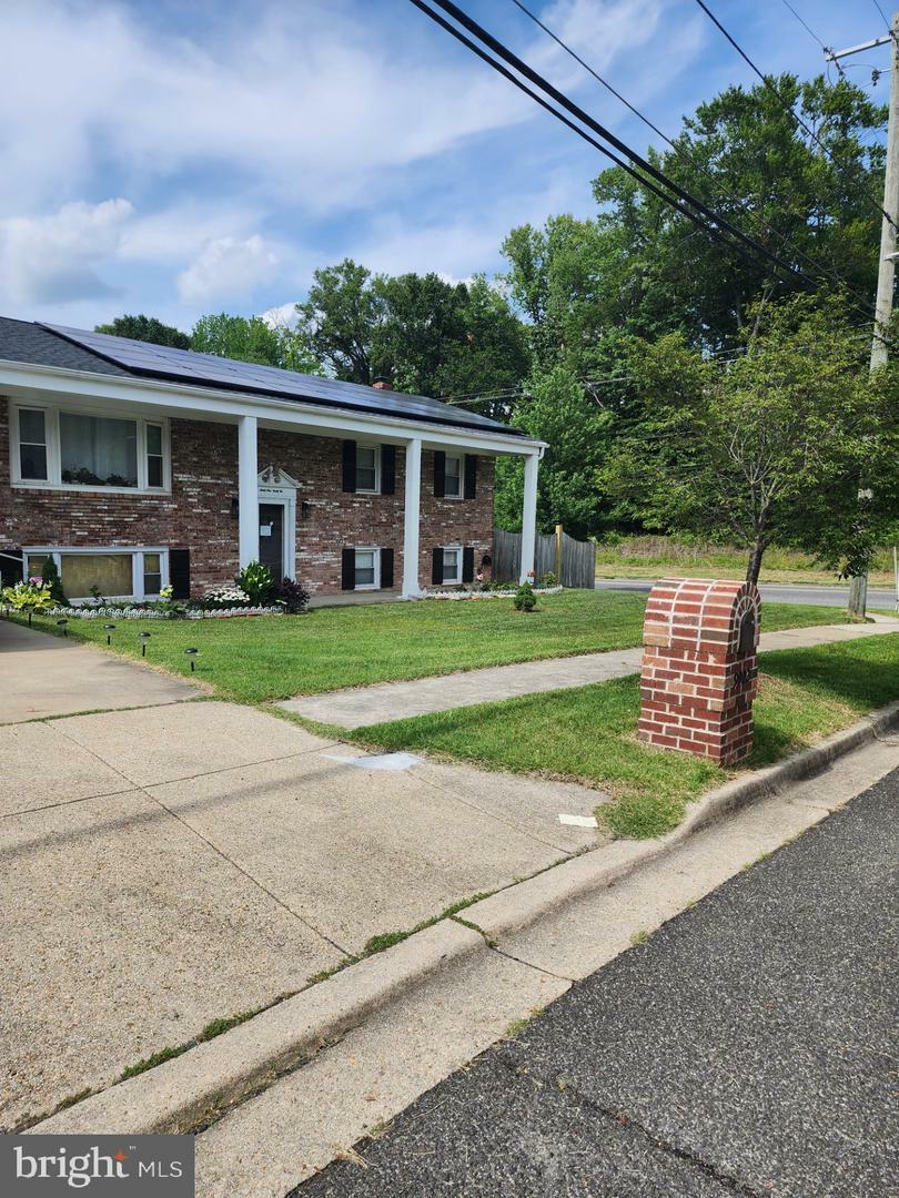 Property Photo: 9922 Williamsburg Drive MD 20772