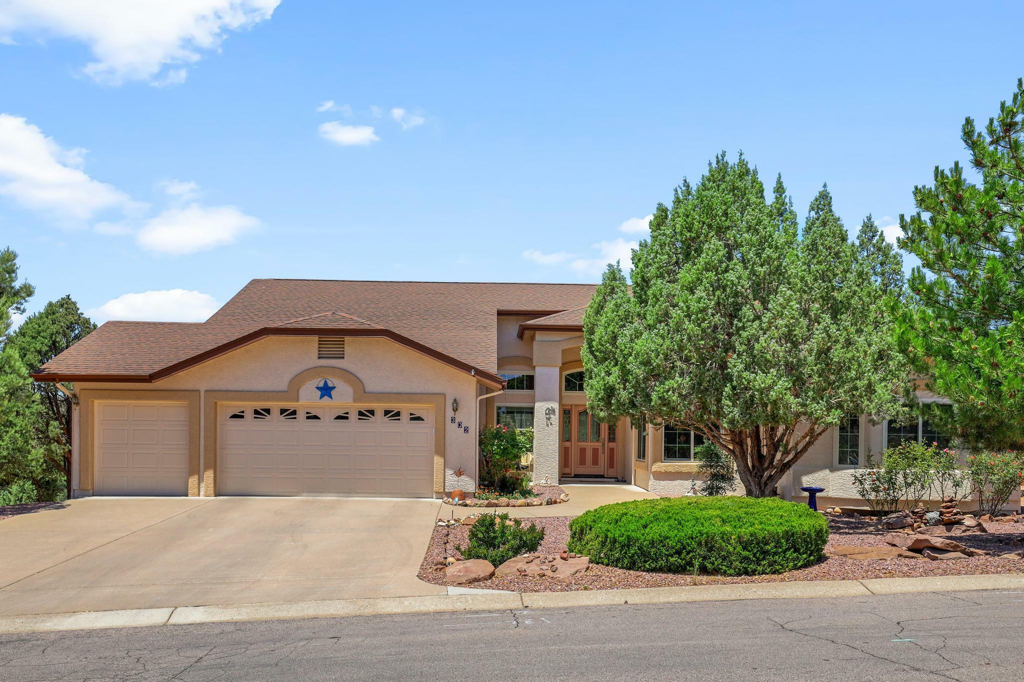 Property Photo: 302 S Canpar Way AZ 85541