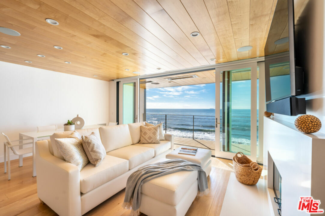 Property Photo: 11950 Beach Club Way CA 90265