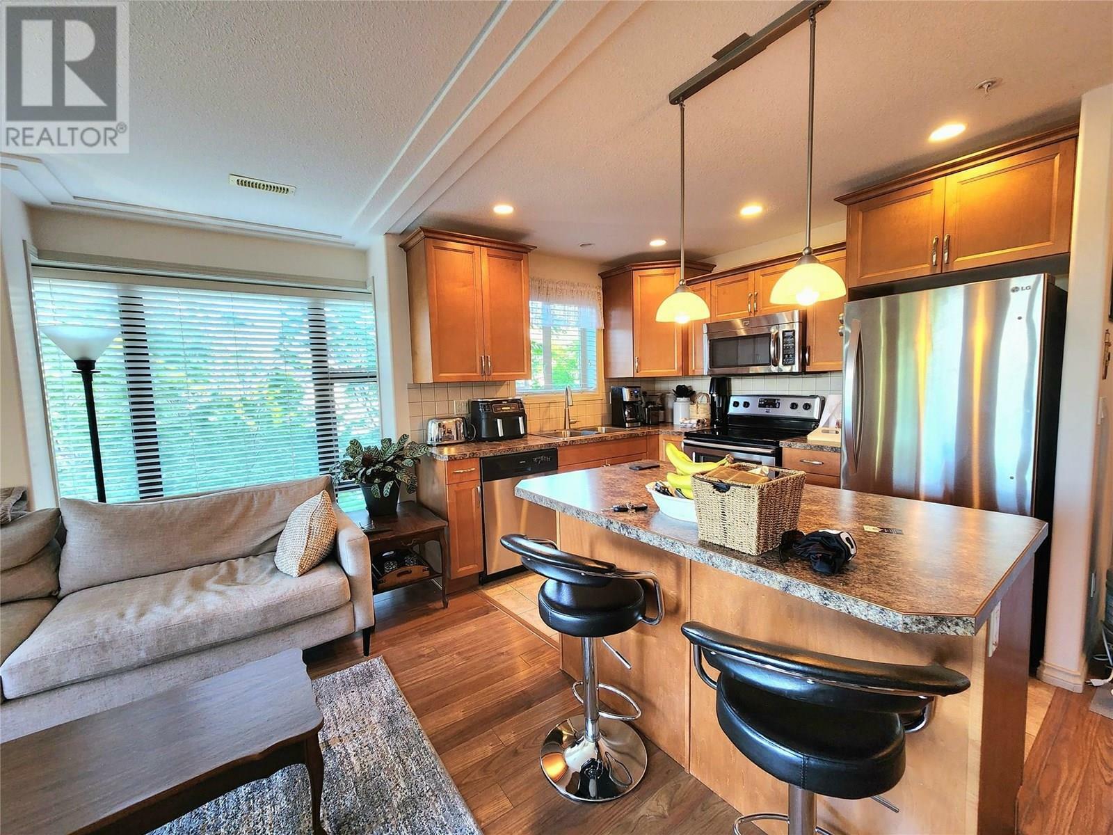 Photo de la propriété:  2125 Atkinson Street 302  BC V2A 9E6 