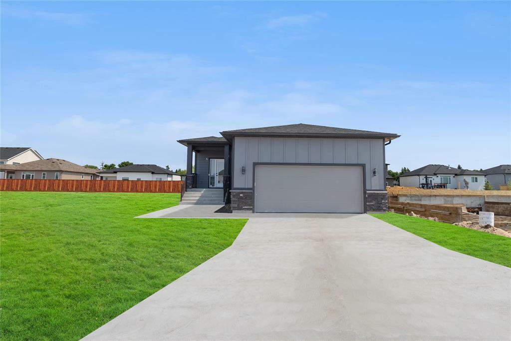 Property Photo: 107 Oshanski Place MB R4A 0H6
