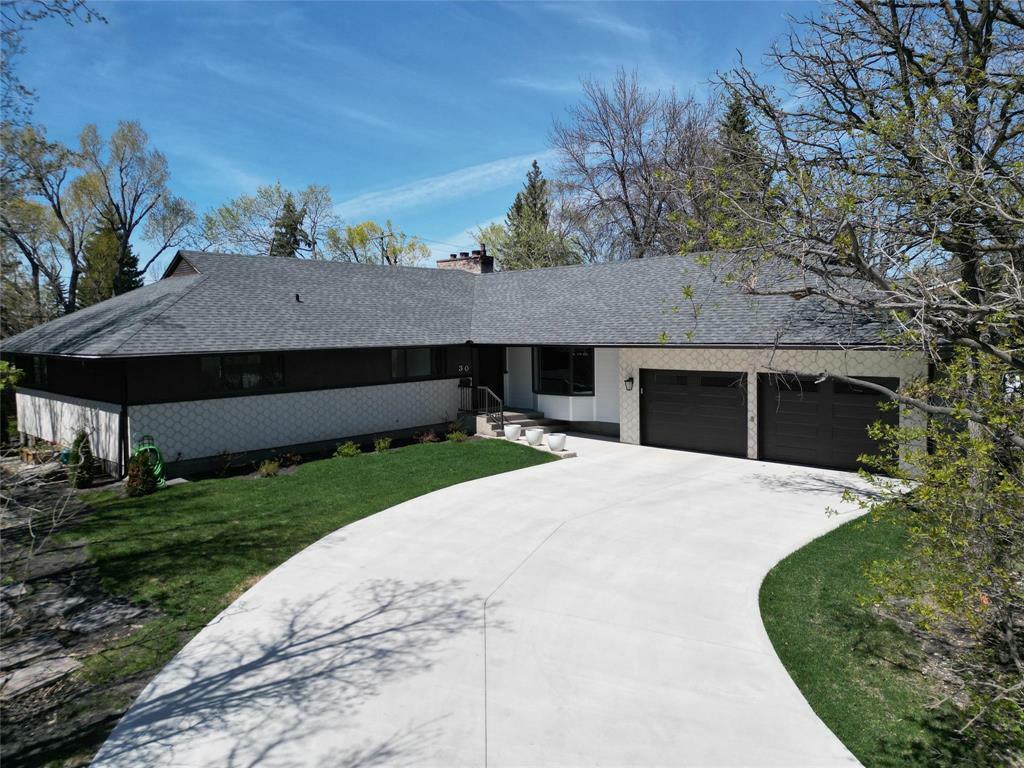 Property Photo: 30 Willow Ridge Road MB R3Y 1S3