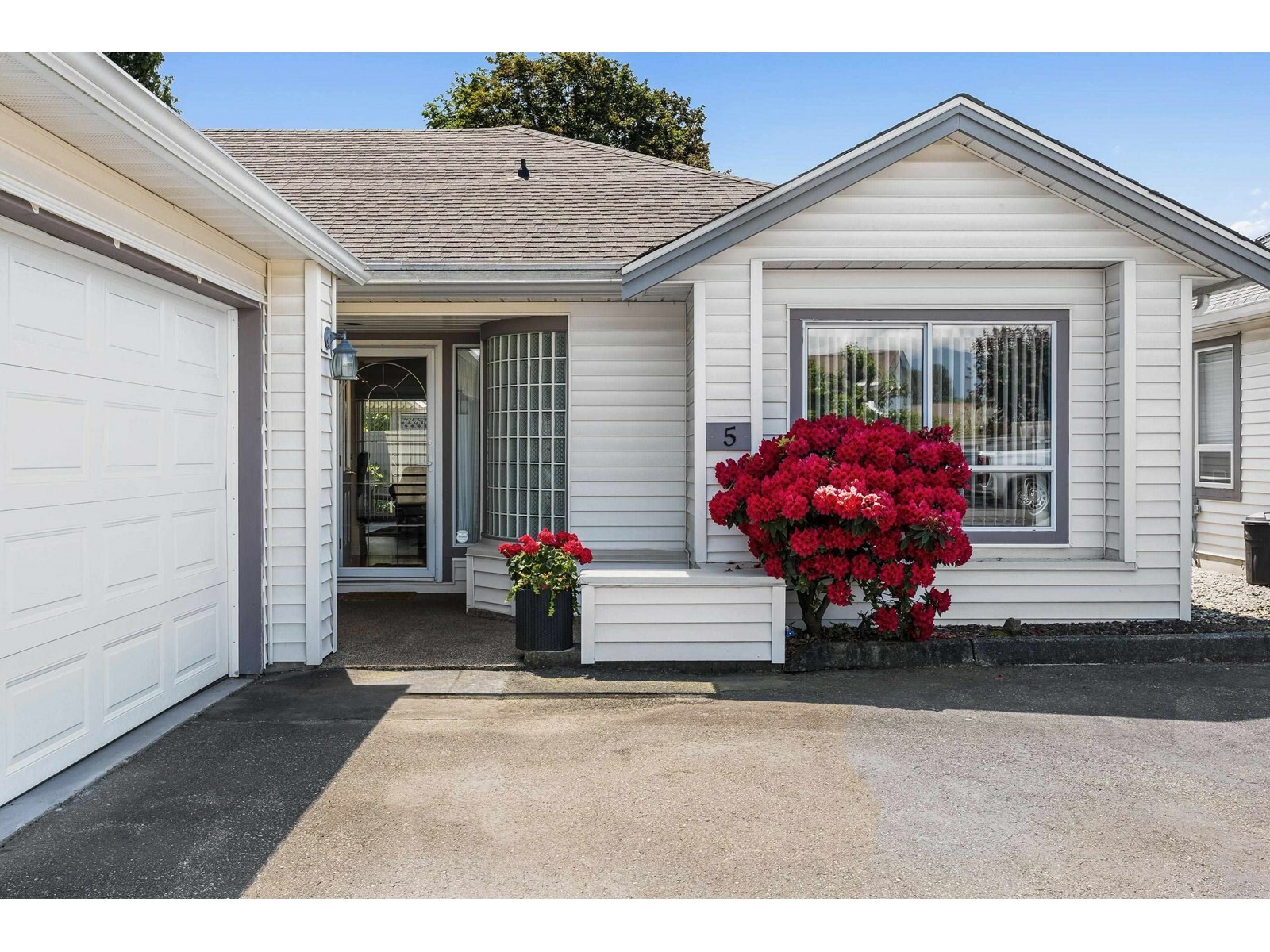 Property Photo:  45302 Jasper Drive 5  BC V2R 3E9 