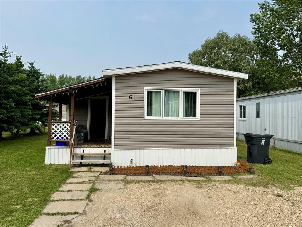 Property Photo: 6 Westpark Place MB R0J 1H0