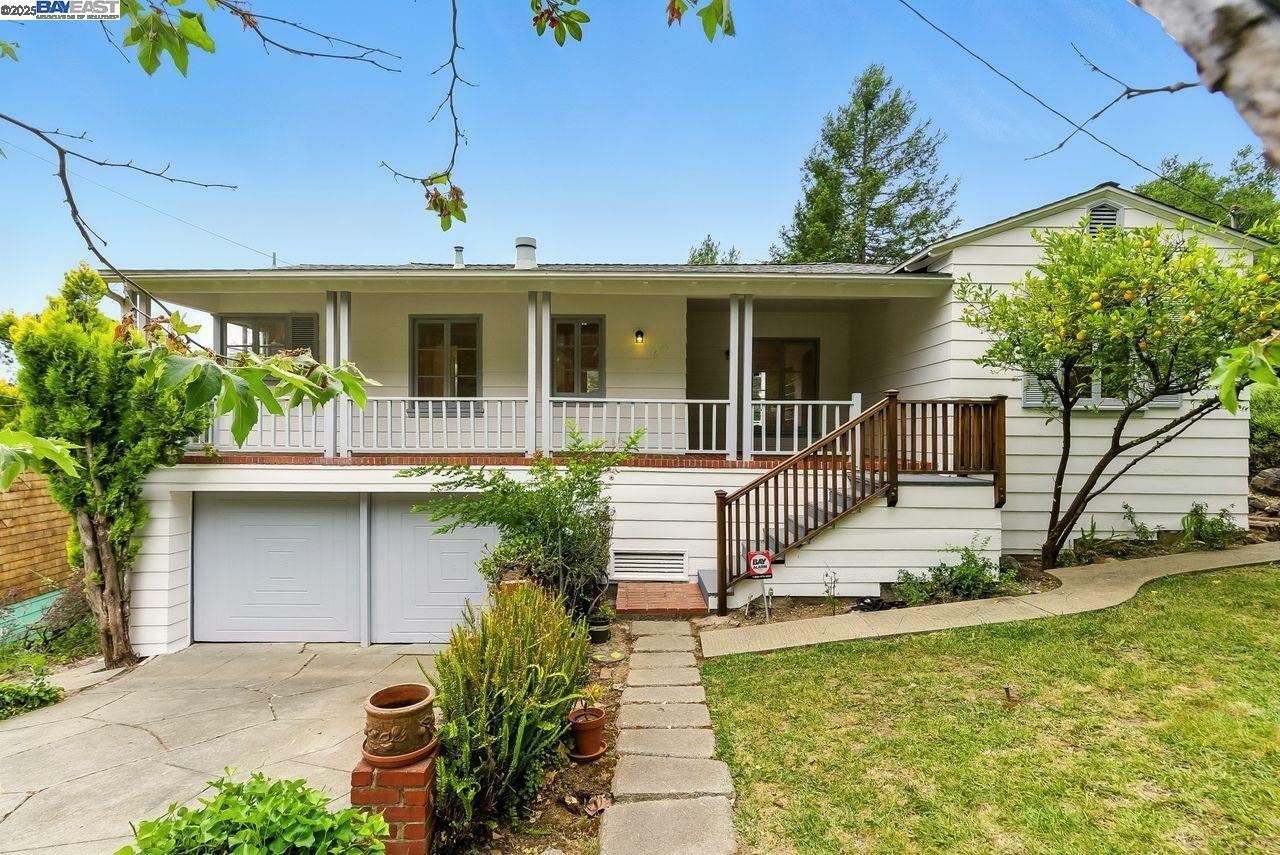 Property Photo: 6175 Aspinwall Rd CA 94611