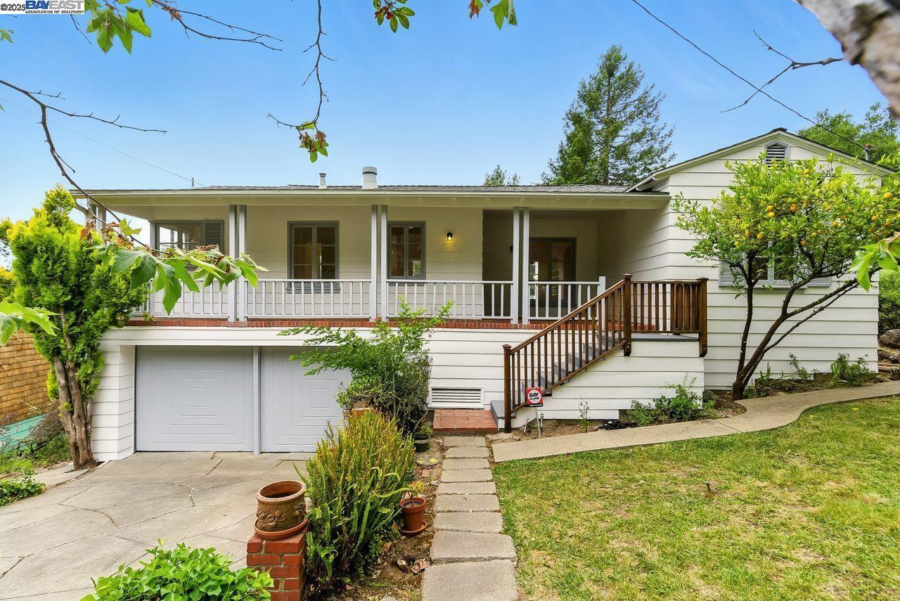 Property Photo: 6175 Aspinwall Rd CA 94611