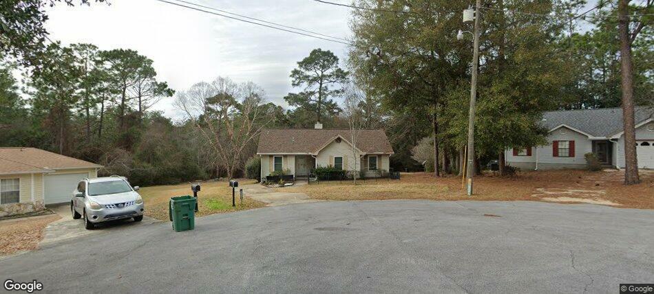 Property Photo: 215 W Pinoak Court FL 32539