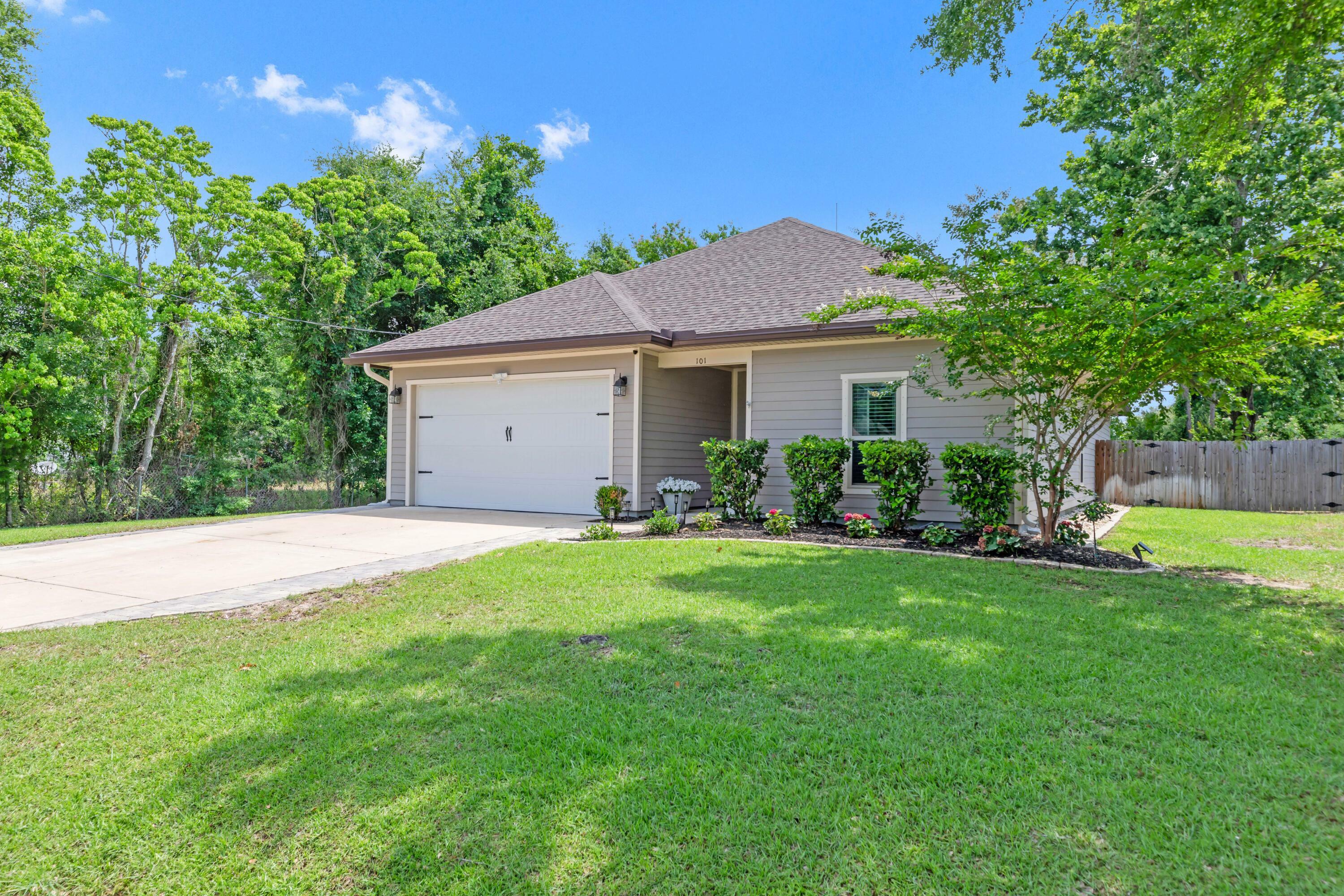Property Photo: 101 Owen Street FL 32578