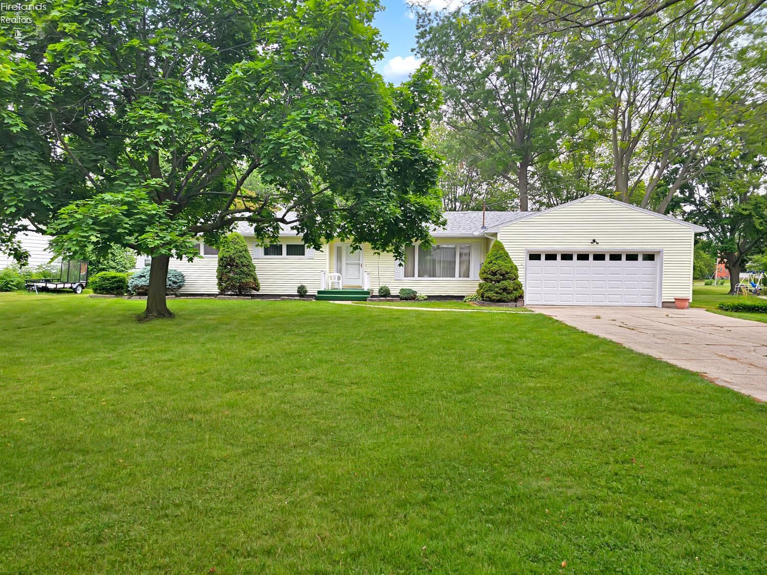 Property Photo:  206 Harvest Lane  OH 43449 