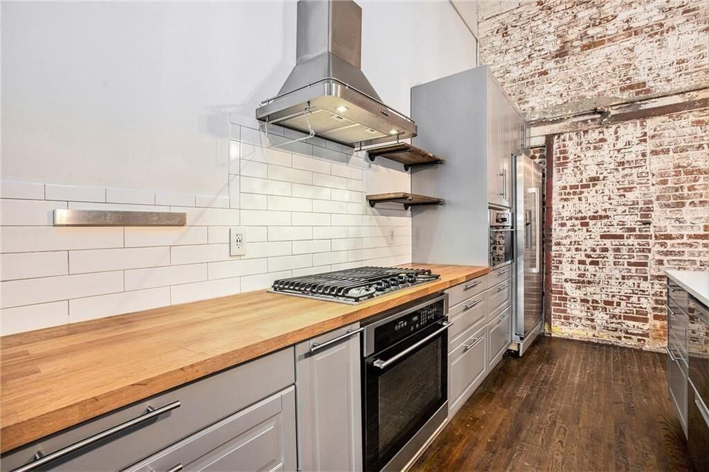 Property Photo: 320 Martin Luther King Jr Drive SE 9 GA 30312
