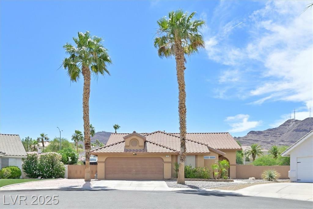Property Photo: 100 Crossfoot Terrace Court NV 89002