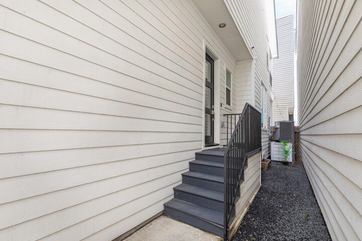 Property Photo:  1624 W 24th Street B  TX 77008 
