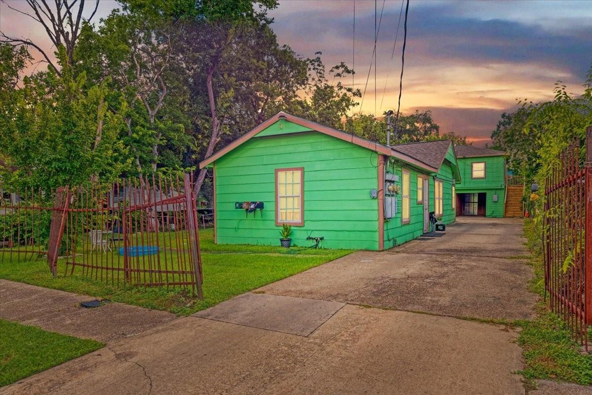 Property Photo: 305 Johnson Street TX 77506