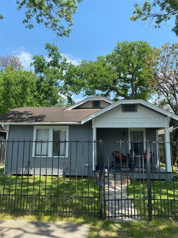 Property Photo: 806 Archer Street TX 77009
