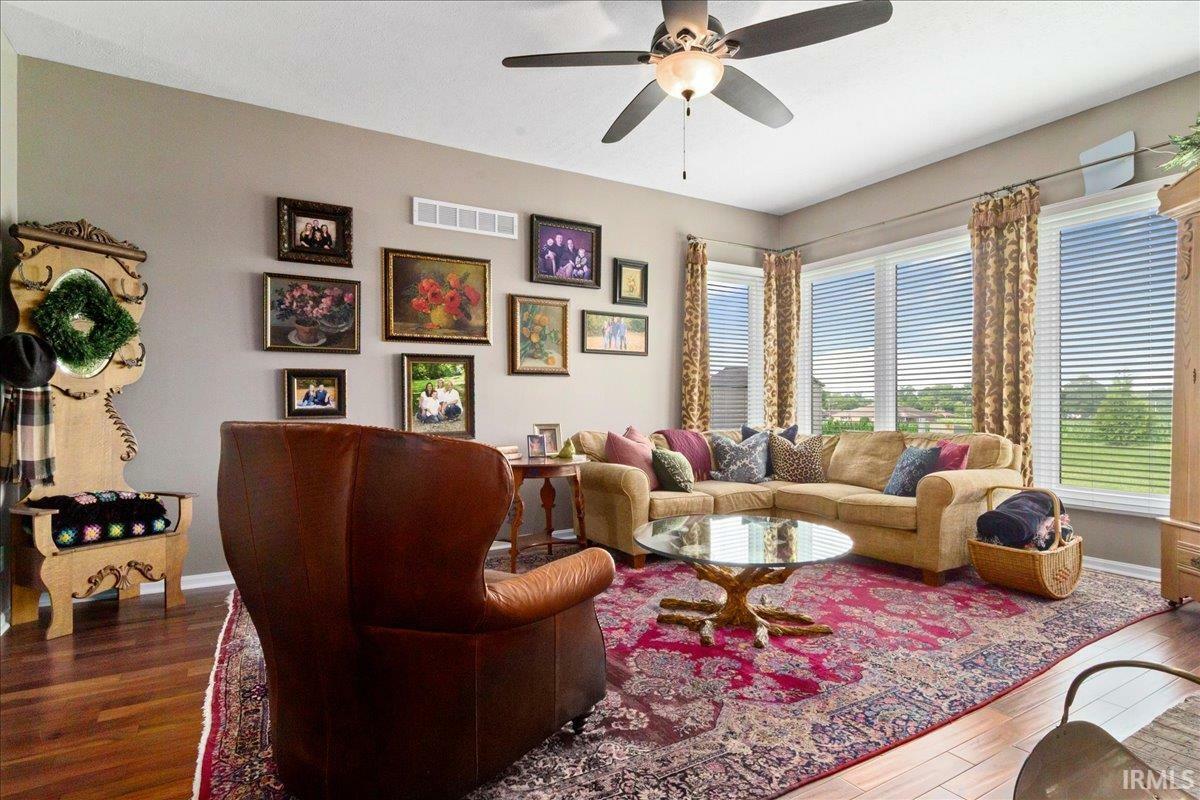 Property Photo: 901 Mohawk Drive IN 47648