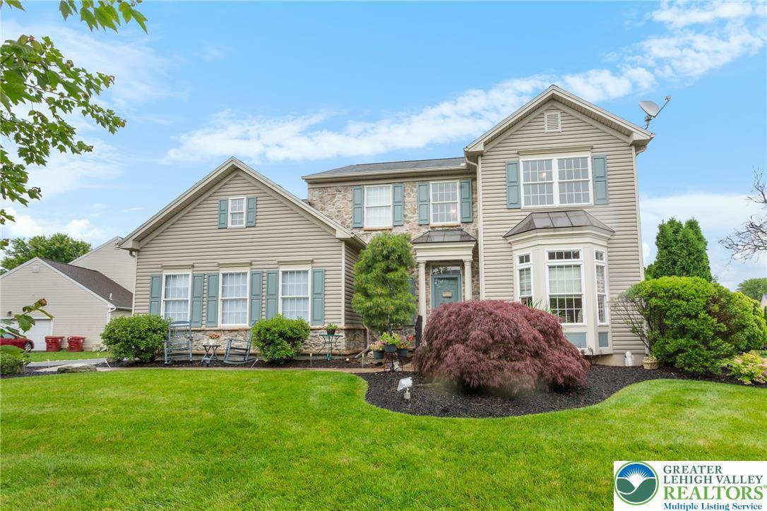 Property Photo: 4257 Foxwood Circle PA 18040