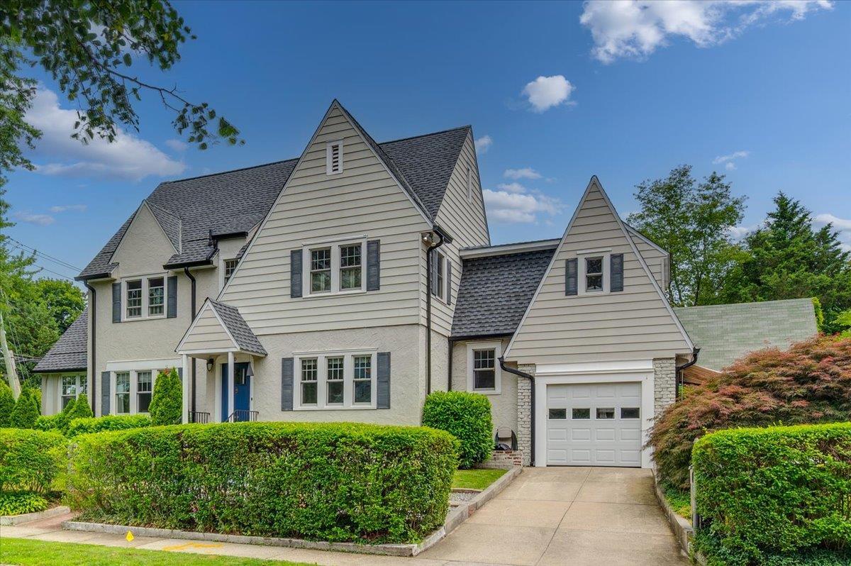 Property Photo: 400 Manor Ridge Road NY 10803