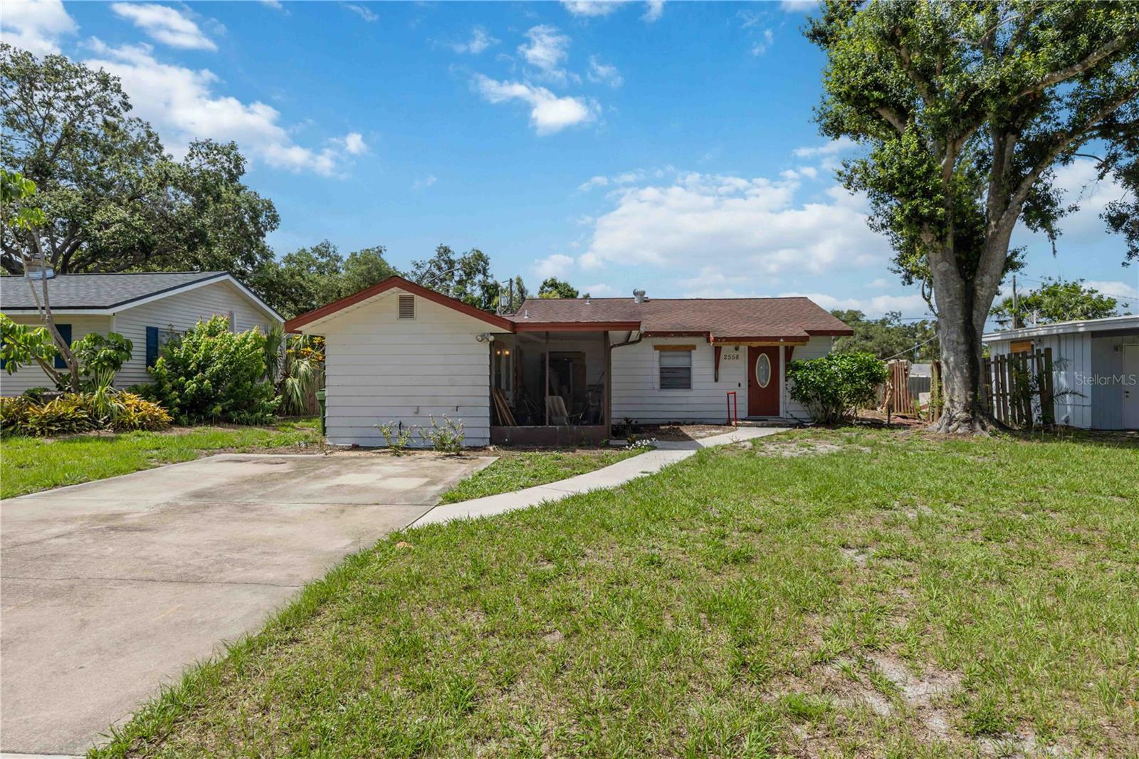 Property Photo: 2558 Hawthorne Street FL 34239