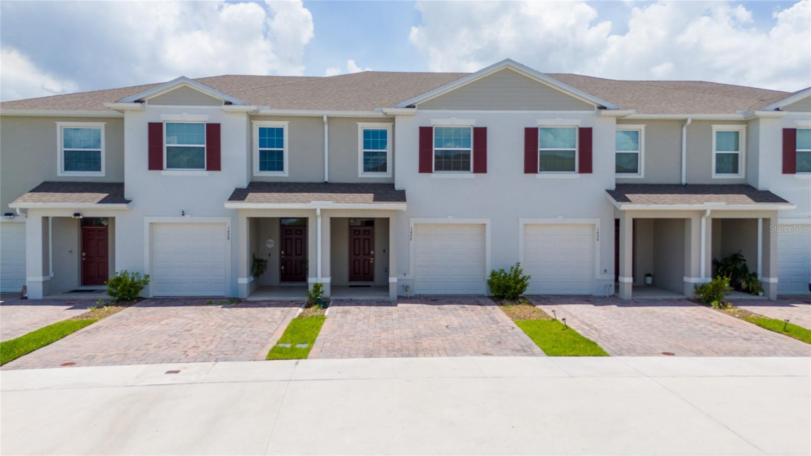 Property Photo: 1426 Isleta Loop FL 34741