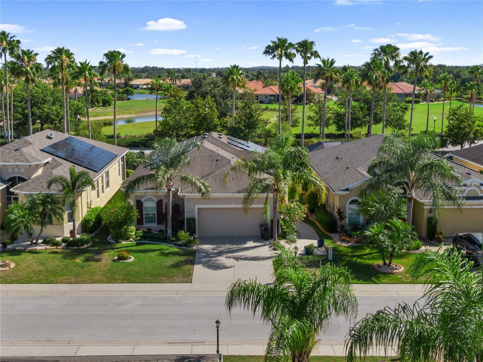 Property Photo: 305 Siena Vista Place FL 33573
