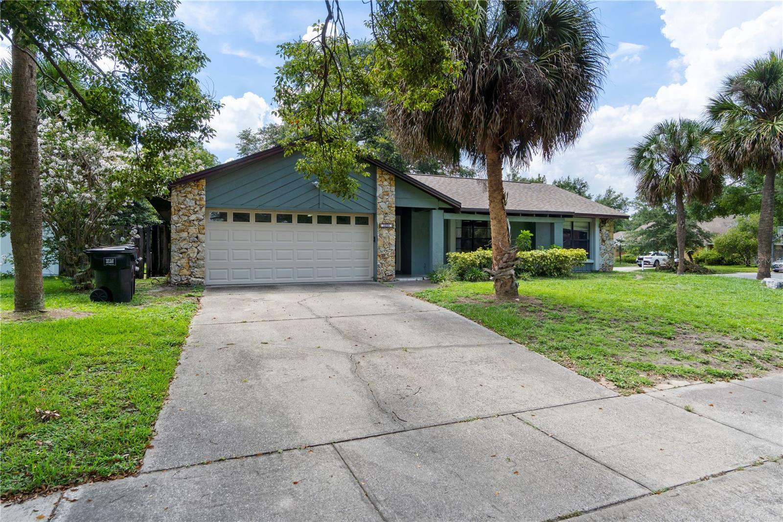 Property Photo: 3220 Cardigan Court FL 32812