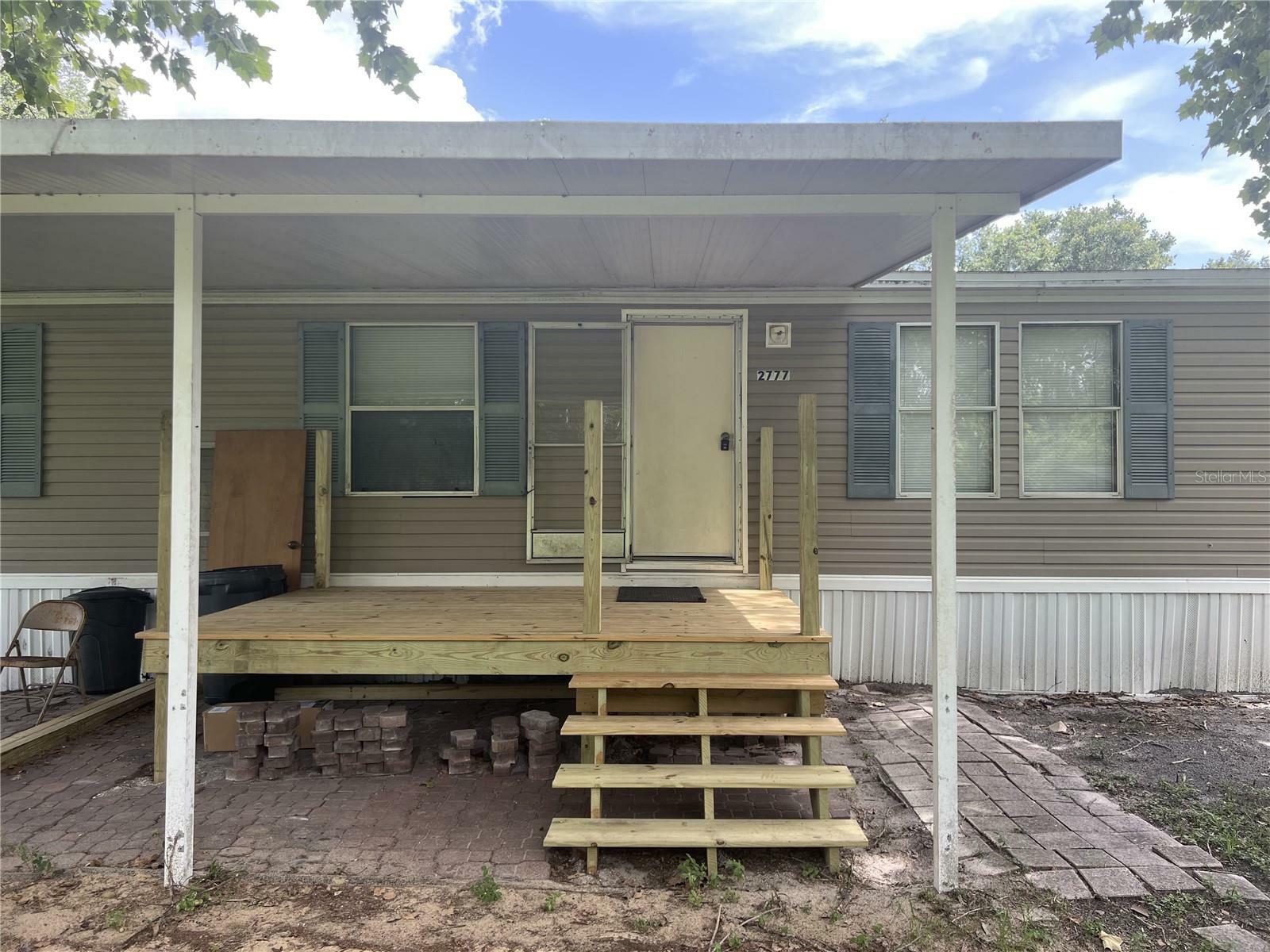 Property Photo: 2777 Cr 673 FL 33513