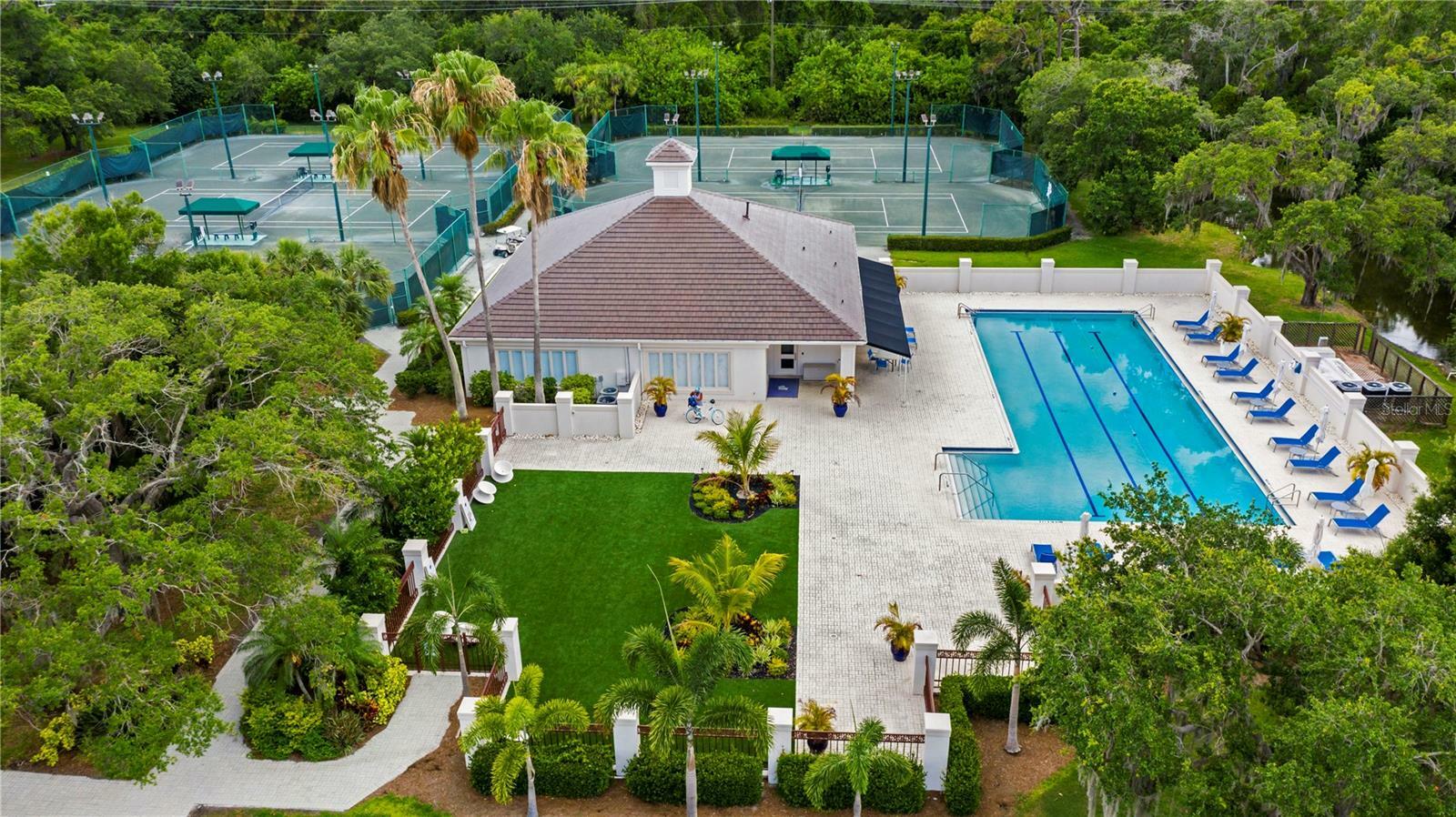 Property Photo: 4602 Royal Dornoch Circle FL 34211