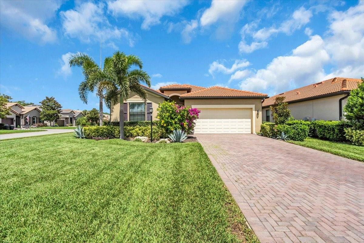 Property Photo: 4602 Royal Dornoch Circle FL 34211