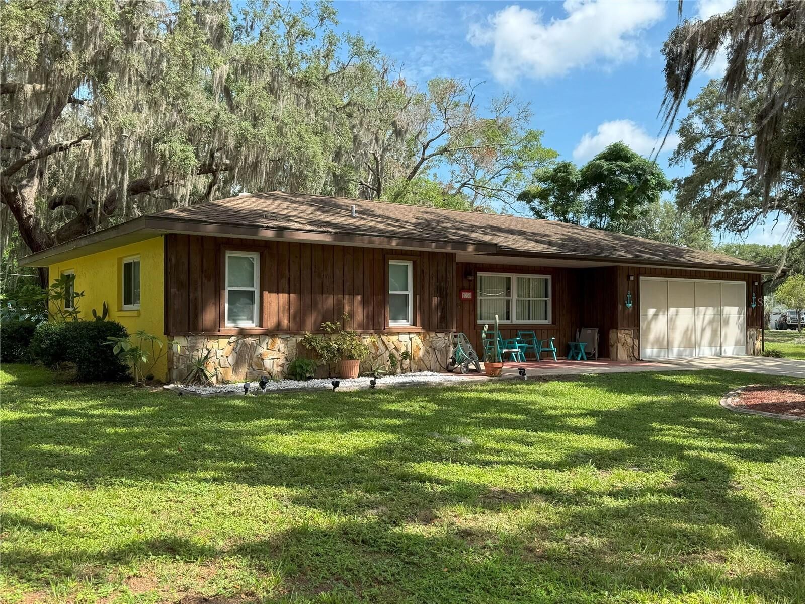 Property Photo:  1050 Bloomfield Drive  FL 34453 