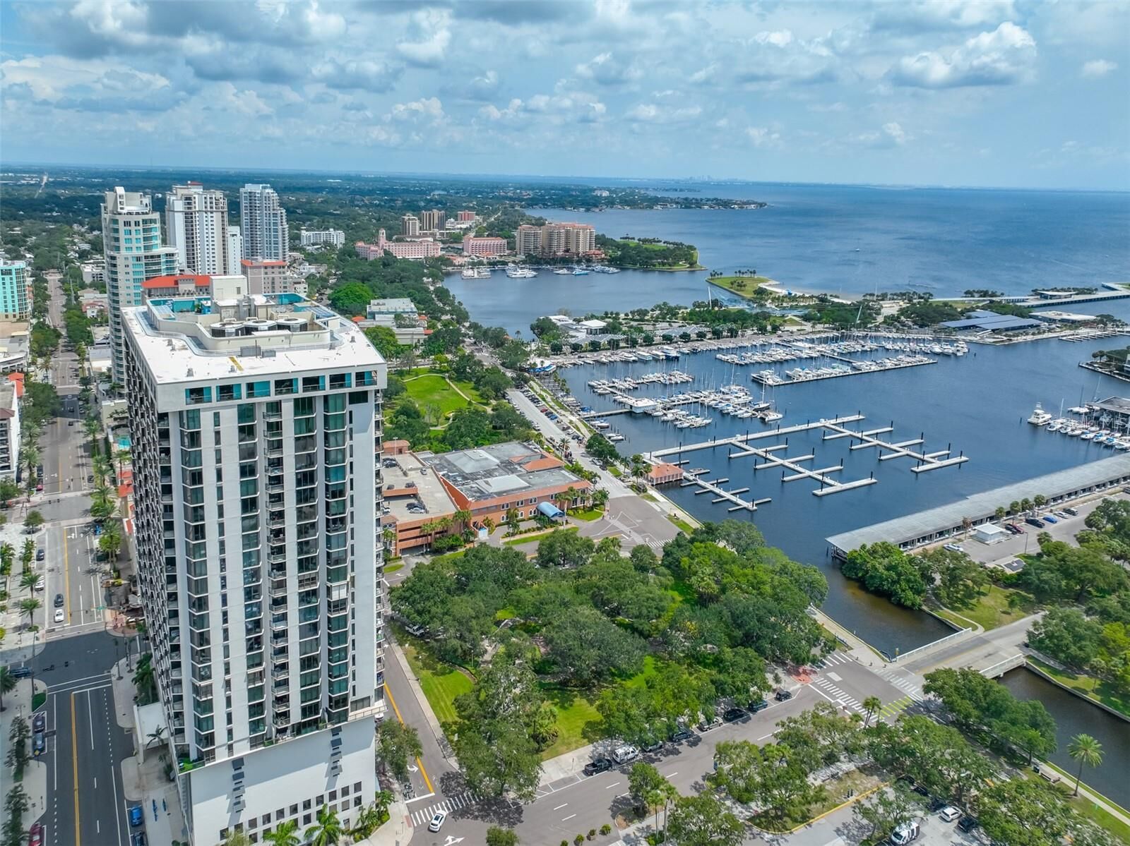 Property Photo:  1 Beach Drive SE 811  FL 33701 
