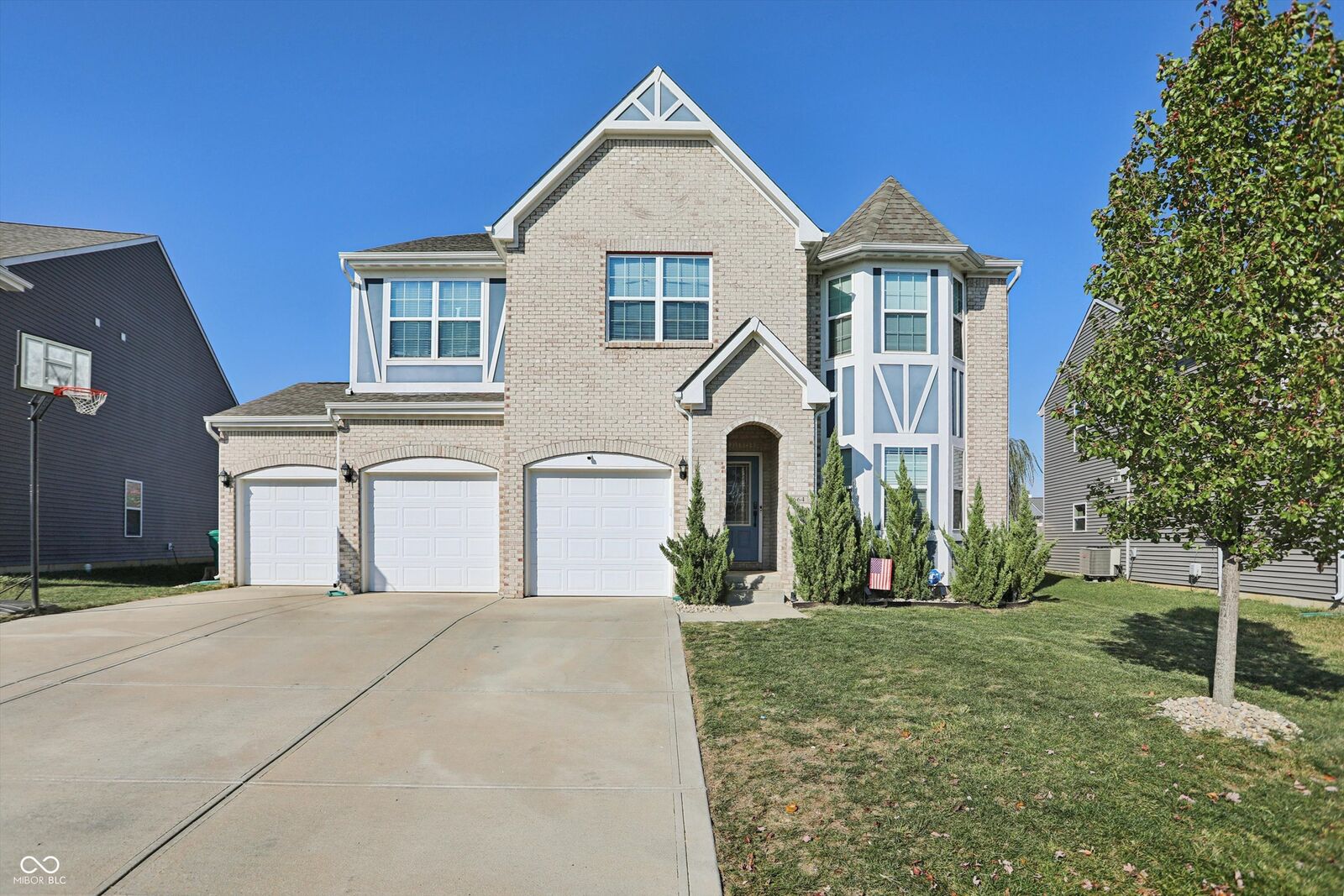 Property Photo:  1664 Woodside Circle  IN 46131