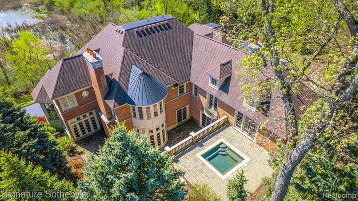 Property Photo: 2759 Turtle Rid Drive MI 48302 0735