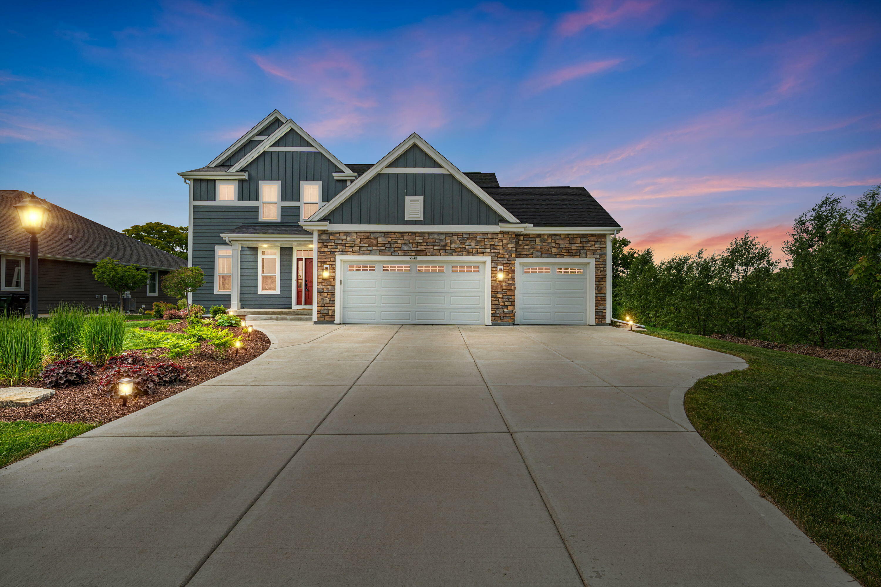 Property Photo: 7949 W Oakwood Way WI 53132