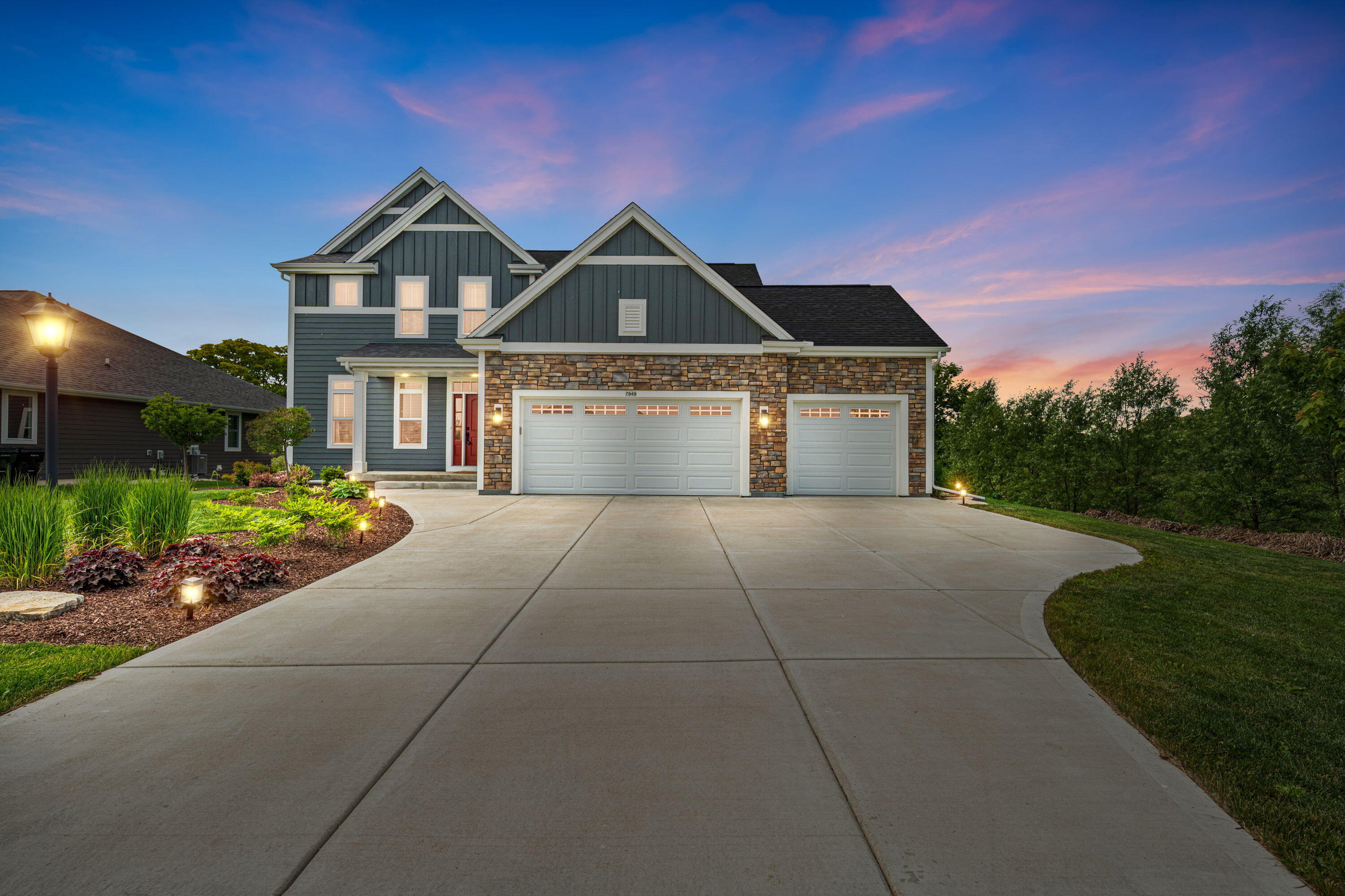 Property Photo: 7949 W Oakwood Way WI 53132