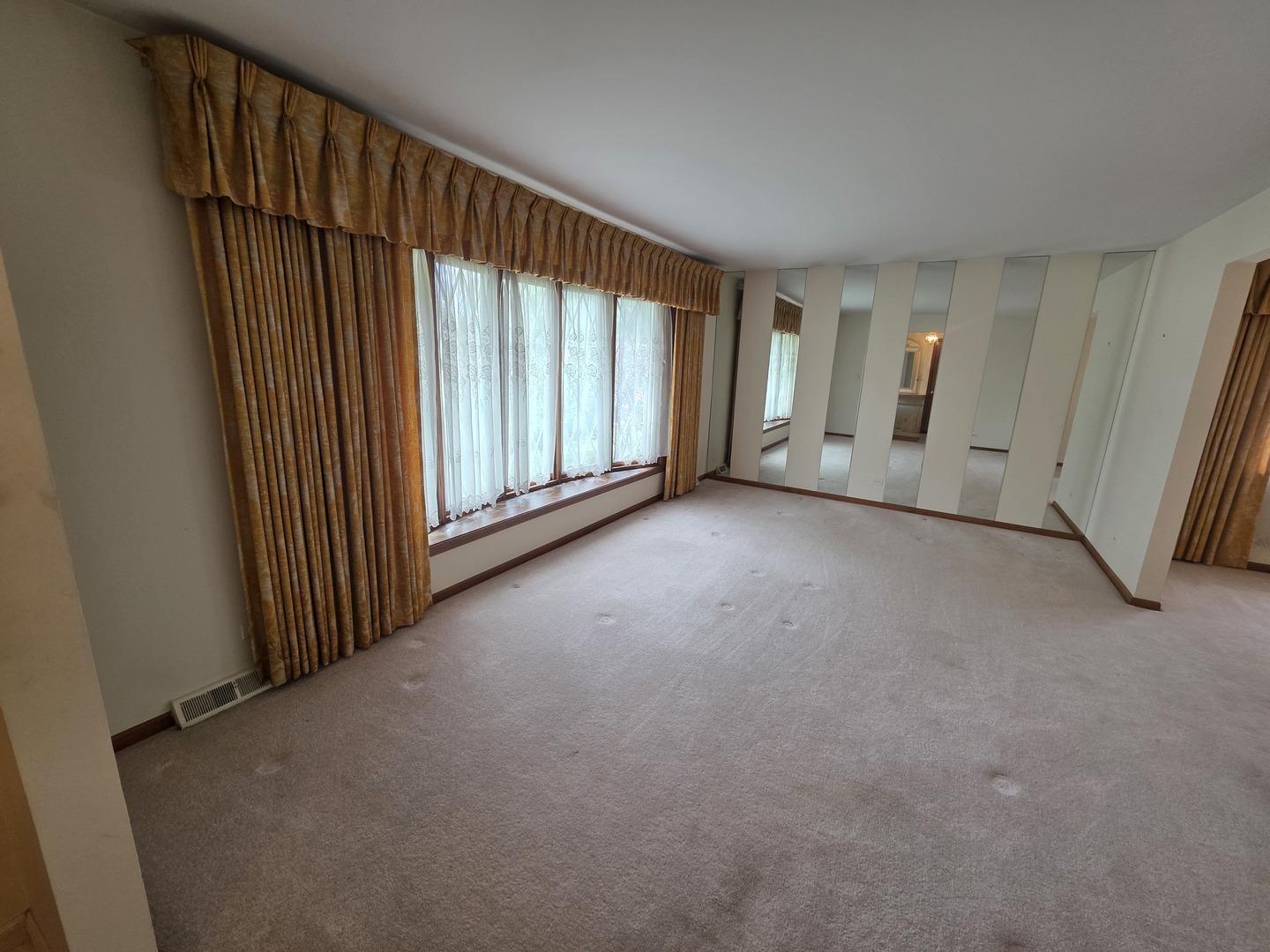 Property Photo: 7725 Sawyer Road IL 60561