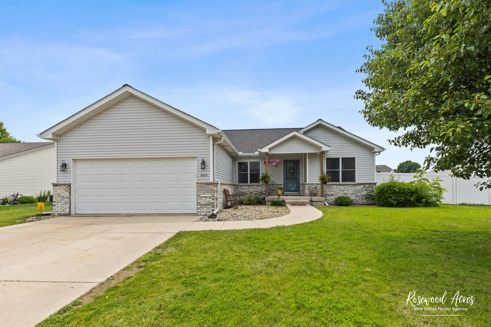 Property Photo: 840 Peony Lane IL 60914