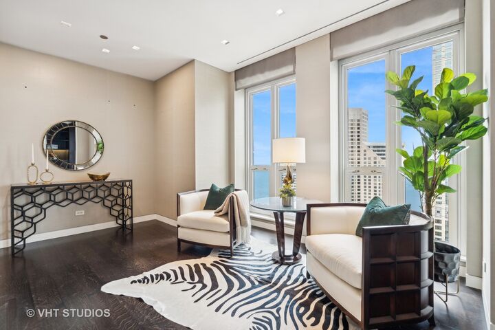Property Photo: 11 E Walton Street 4902 IL 60611