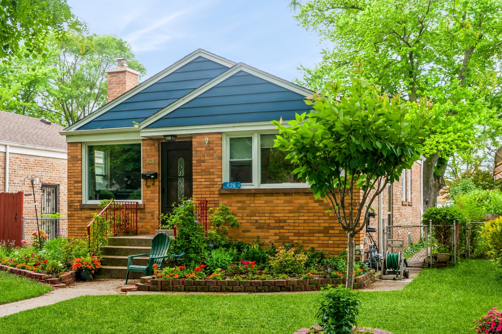 Property Photo: 928 Grey Avenue IL 60202