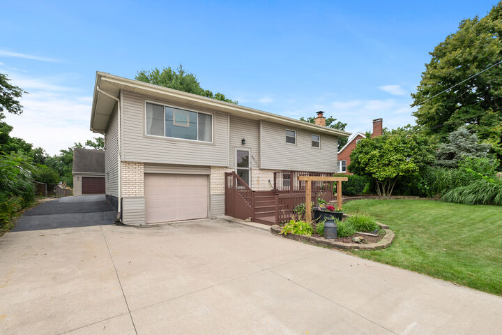 5017 155th Street  Oak Forest IL 60452 photo