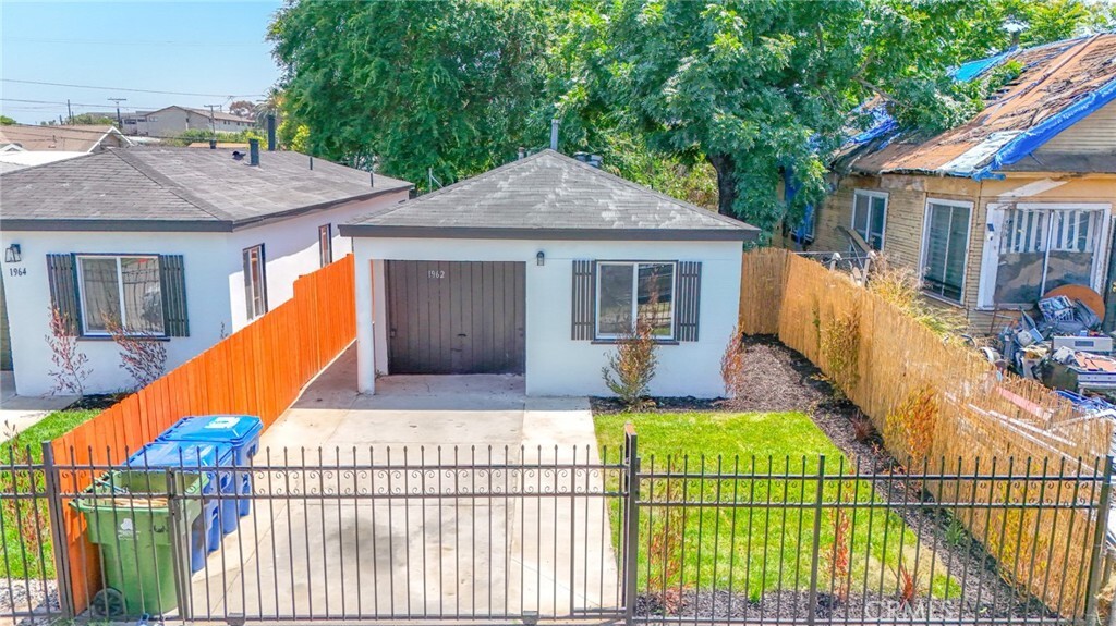 Property Photo: 1962 E 114th Street CA 90059