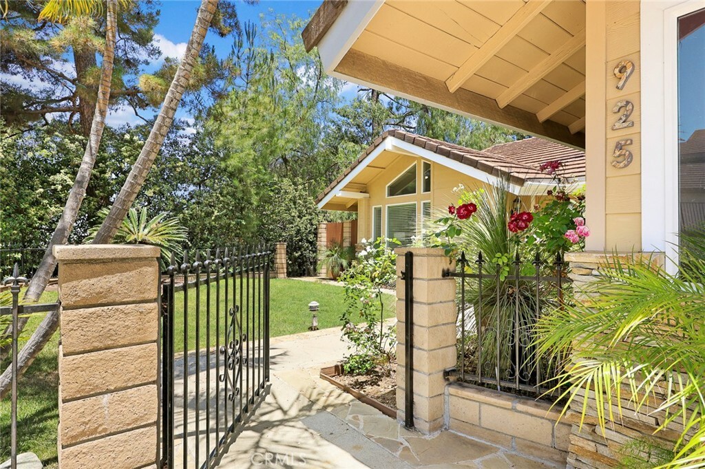 Property Photo: 925 Calle Hermosa CA 91773