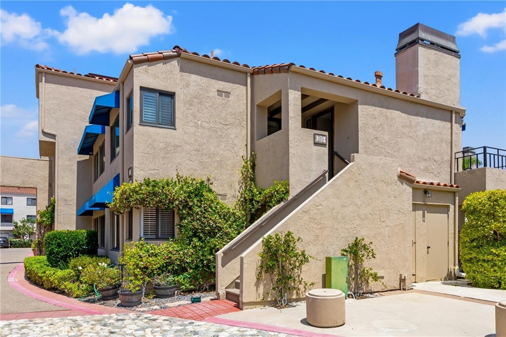 3211 Anne Circle Ci102  Huntington Beach CA 92649 photo