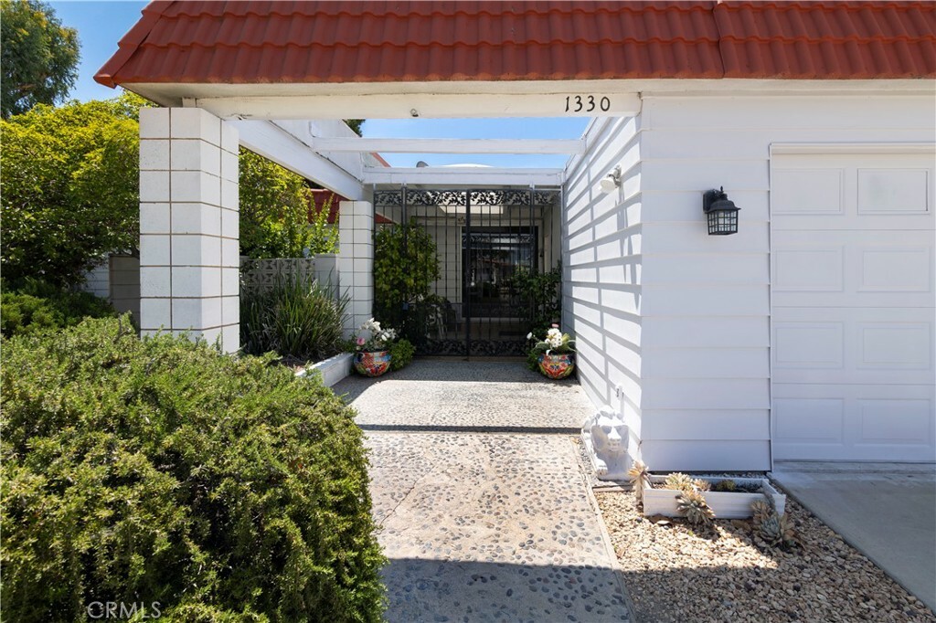 Property Photo: 1330 Brentwood Way CA 92545