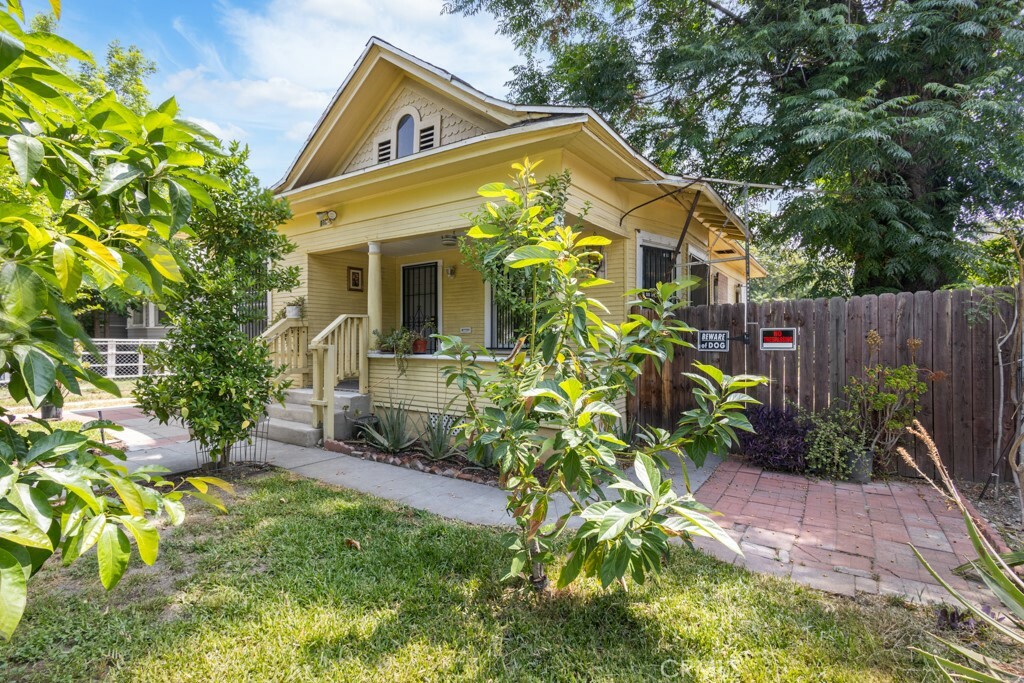 Property Photo: 1085 N Arrowhead Avenue CA 92410
